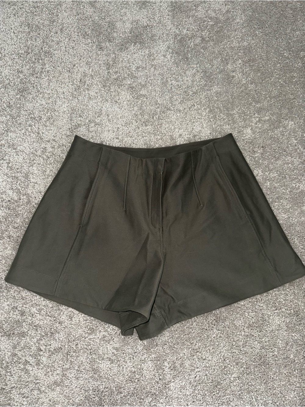 Lululemon Utilitech Women's Green High-Waist Tailored Shorts